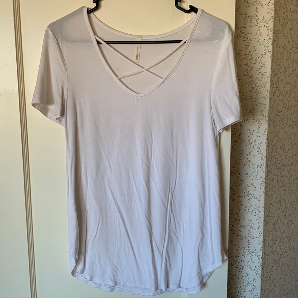 Lime N Chili white crisscross short sleeve. Size small gently worn. Loose fittin